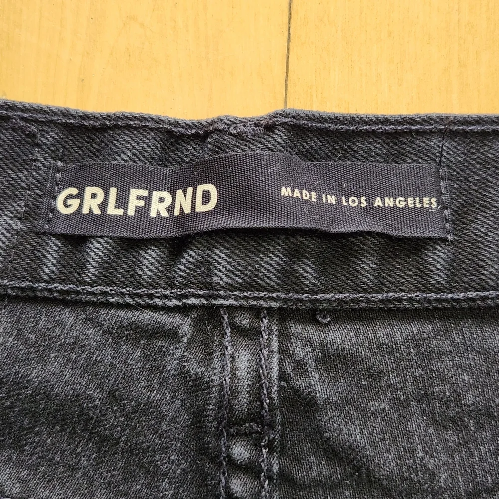 NWT GRLFRND The Jules Vintage Cut Off Denim Shorts in Highland - 25 - Picture 3 of 9